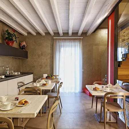 Notti O' Tunn Luxury Rooms In Centro-3
